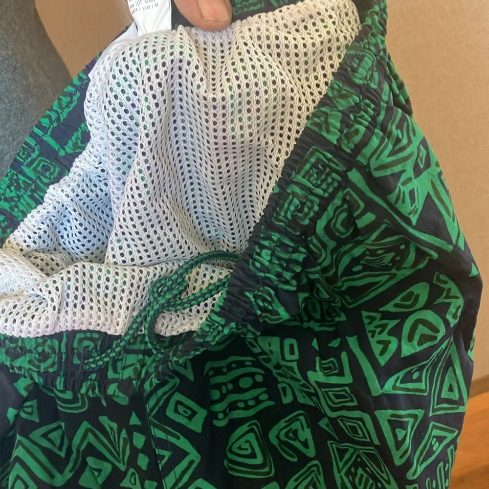 FINAL MARKDOWN Basic editions Green Geometric Patterned swim Shorts large